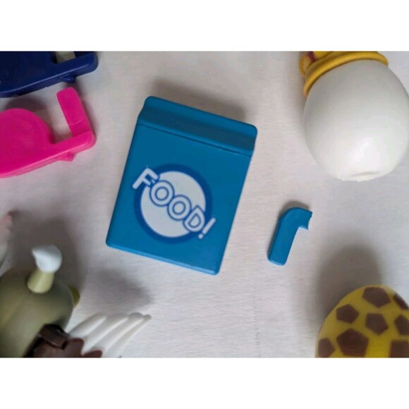 Roblox Adopt Me Pet Store Play Set Toys, Figures, Accessories, INCOMPLETE - Picture 3 of 6